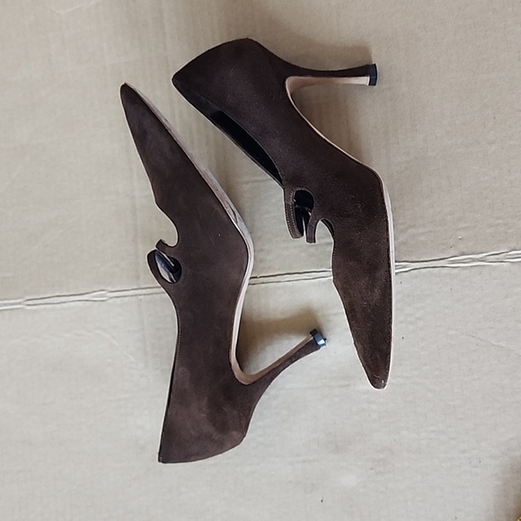 Manolo Blahnik brown suede double strap pumps-35.5 - Picture 5 of 8